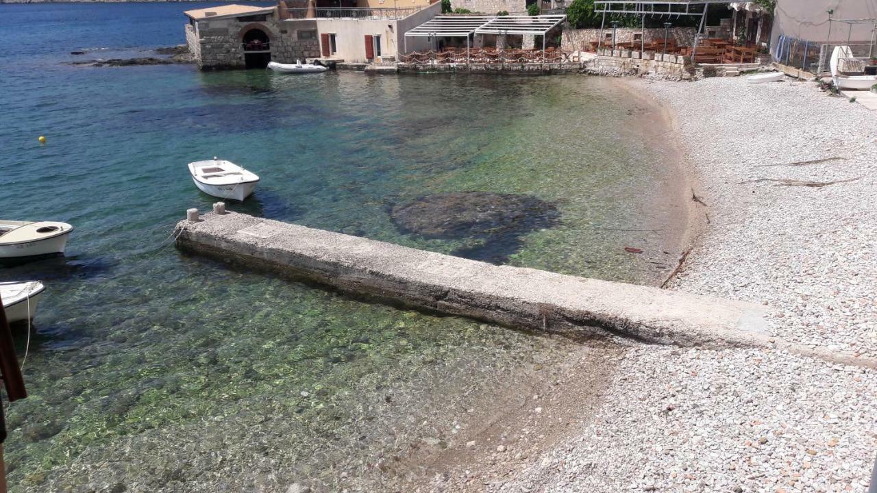 Anka'S Beach Komiža Exteriör bild