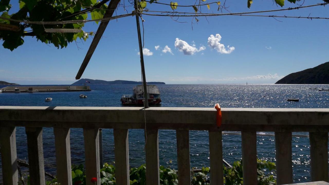 Anka'S Beach Komiža Exteriör bild